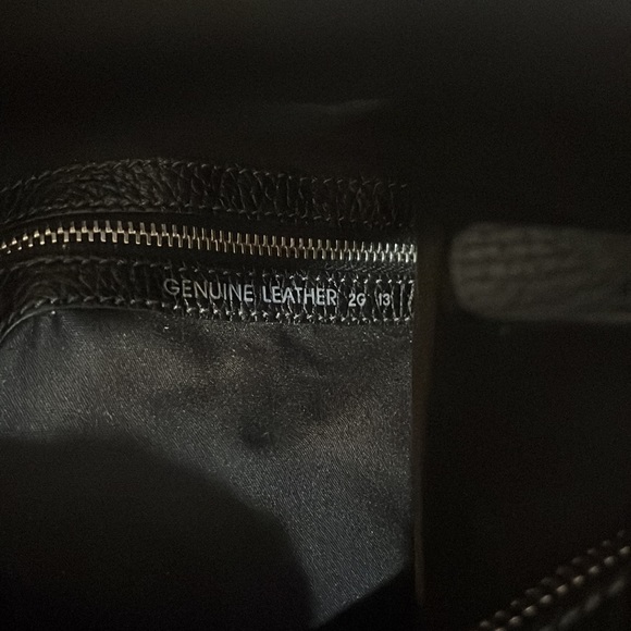 Tod's Black Leather Shoulder Bag - Picture 10 of 11